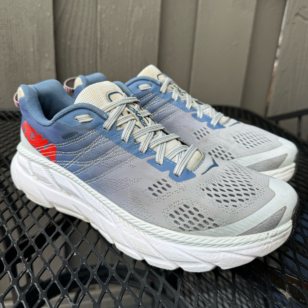 Hoka Clifton 6 running shoes in women’s size 9. Very comfortable & breathable.